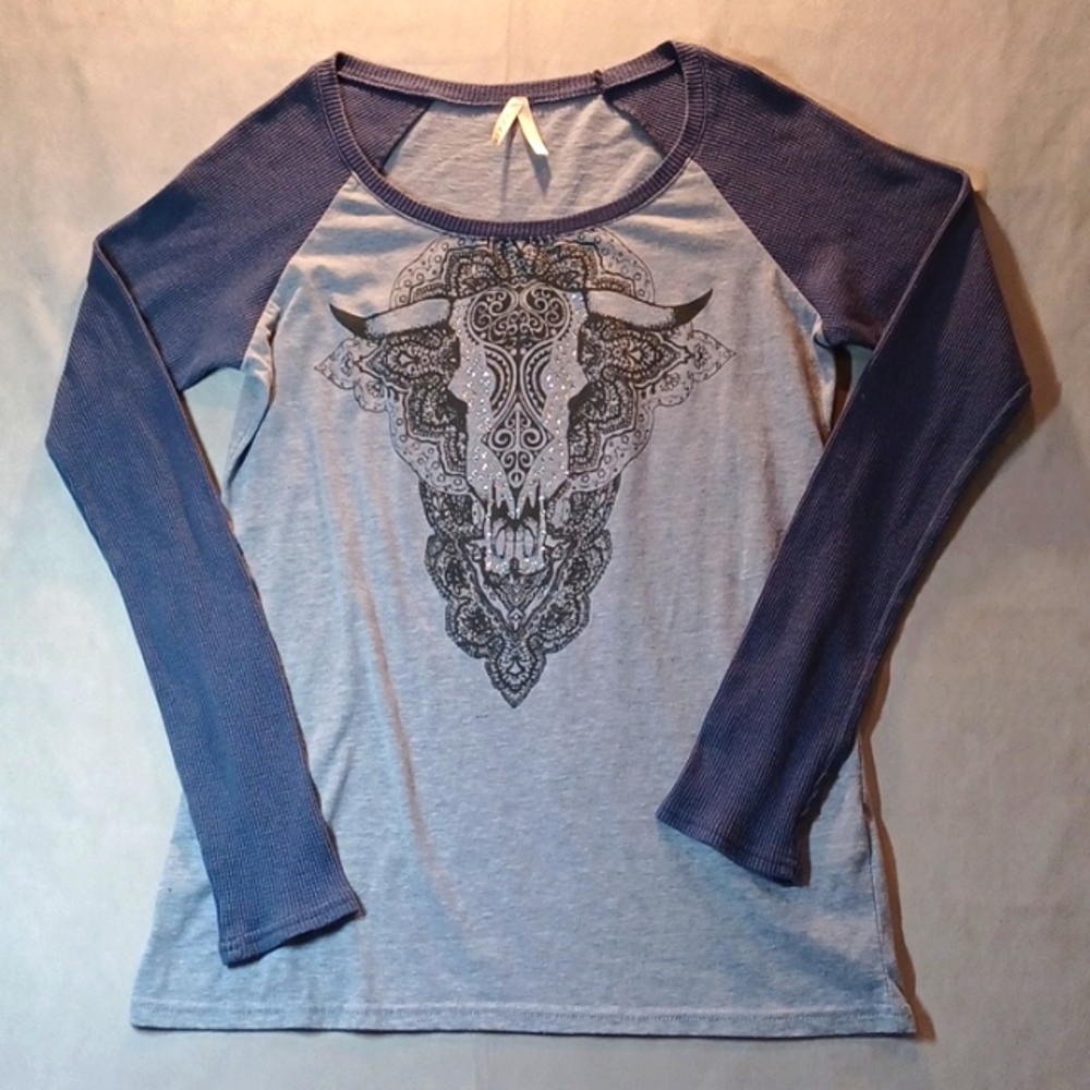 Roper t shirt with waffle weave contrasting long sleeves and print
